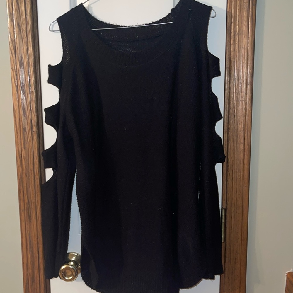 COLD SHOULDER TOP